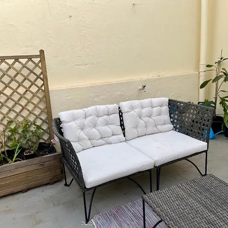 Проживание в семье Casa Menna